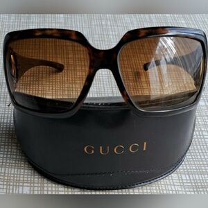 Vintage Gucci Women's Tortoiseshell Sunglasses with Brown Lenses